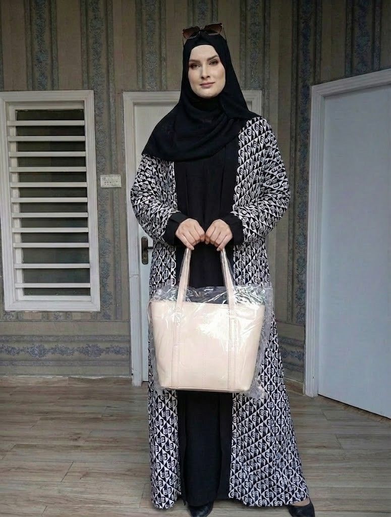 Black Printed Double Abaya with Inner Black Dress & Off-White Matching Handbag – Designer Modest Wear | Buy Abaya Online in Pakistan - Image 2
