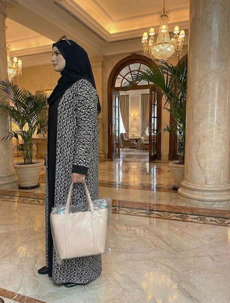 Black Printed Double Abaya with Inner Black Dress & Off-White Matching Handbag – Designer Modest Wear | Buy Abaya Online in Pakistan - Image 5