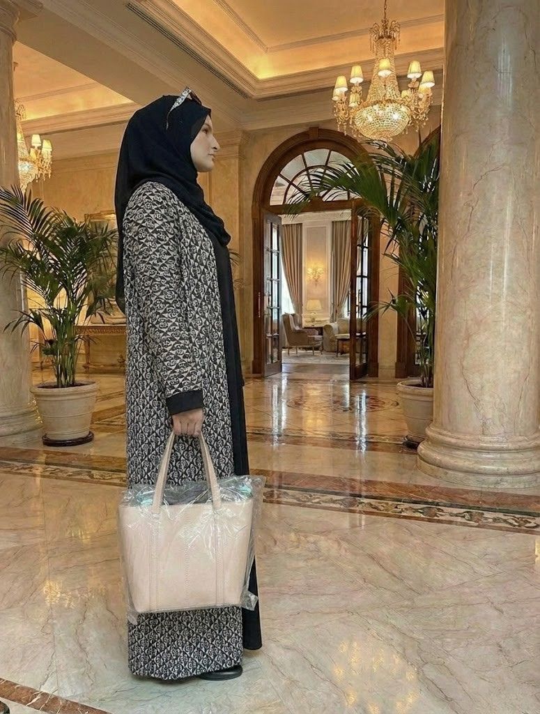 Black Printed Double Abaya with Inner Black Dress & Off-White Matching Handbag – Designer Modest Wear | Buy Abaya Online in Pakistan - Image 6